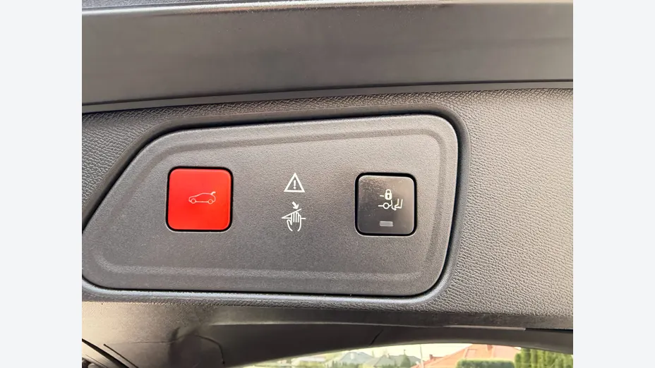 PEUGEOT 3008 -