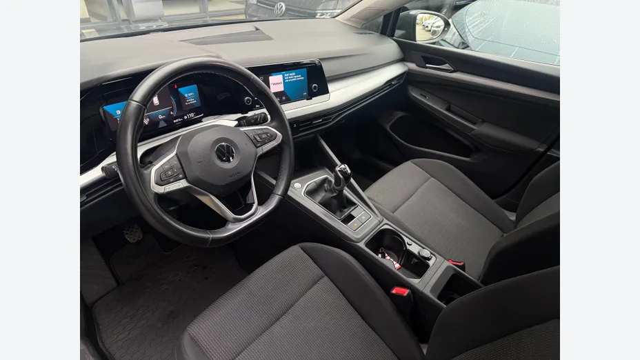 VOLKSWAGEN Golf -