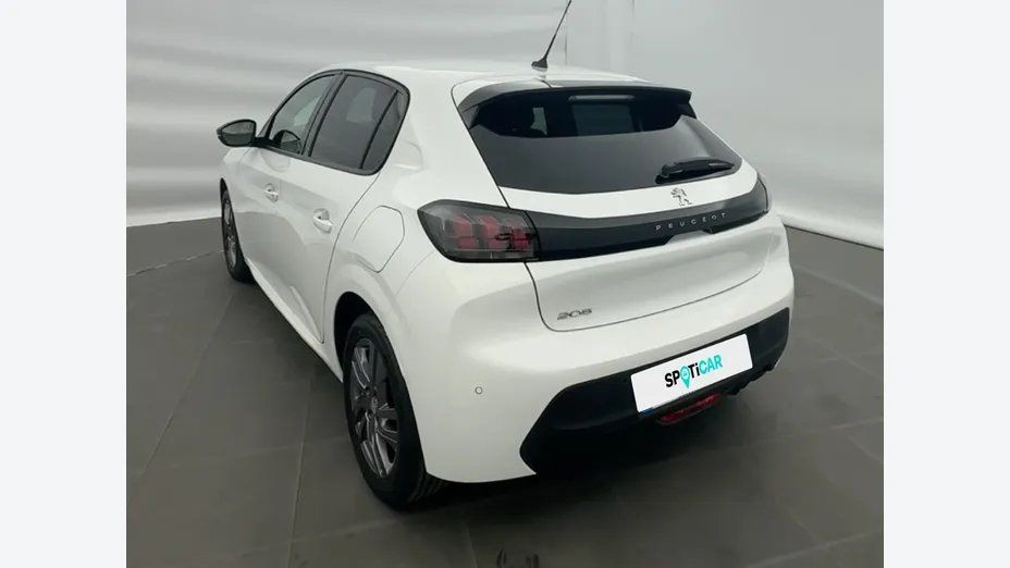 PEUGEOT 208 -