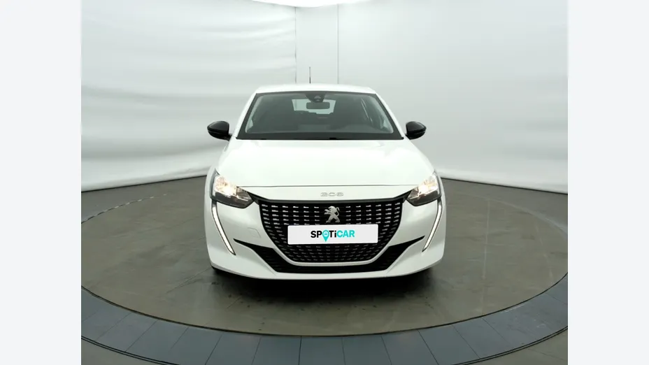 PEUGEOT 208 -