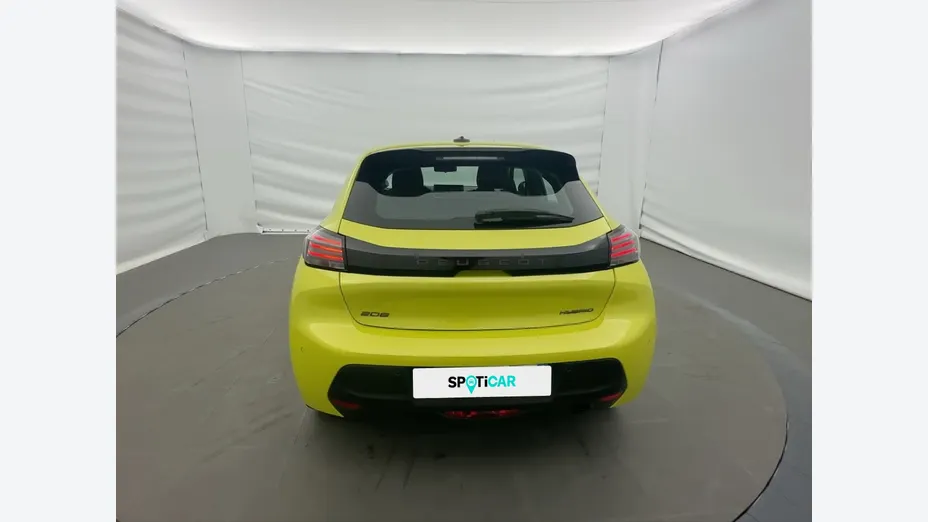 PEUGEOT 208 -