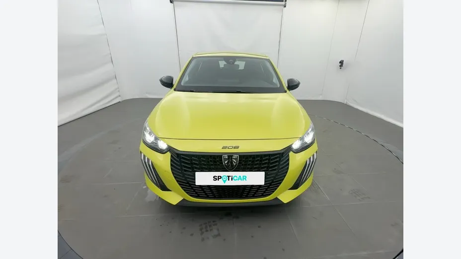 PEUGEOT 208 -