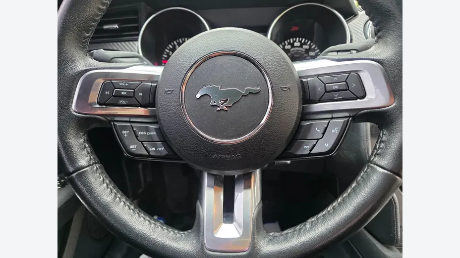 FORD Mustang -