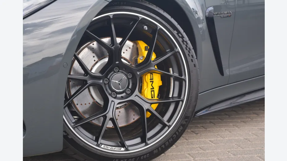 MERCEDES-BENZ AMG GT -