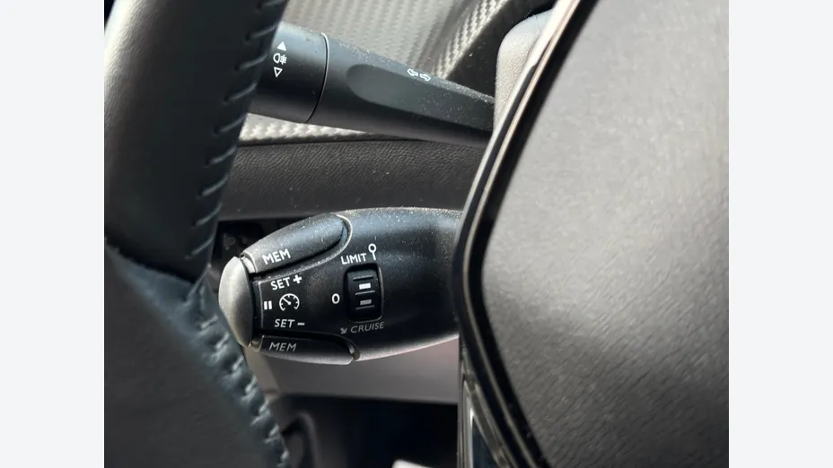 PEUGEOT 2008 2008 PureTech 100 Allure S&S BVM6