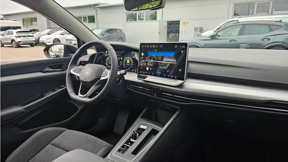 VOLKSWAGEN Golf Golf VIII 1.5 eTSI mHEV Life Plus DSG