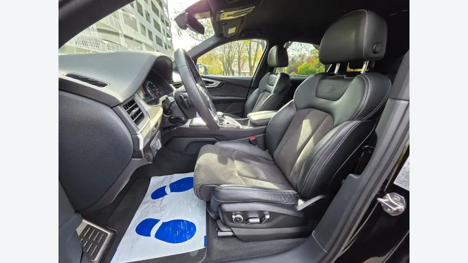 AUDI Q7 -