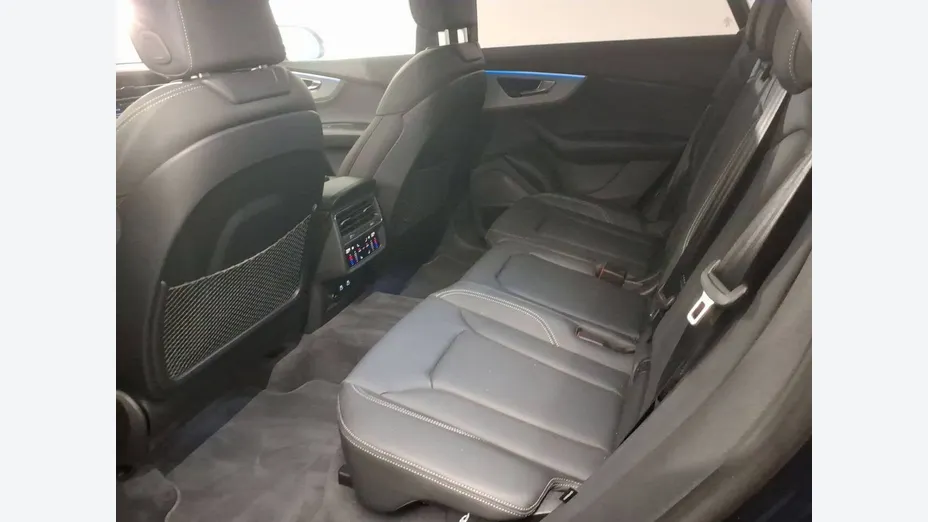 AUDI Q8 -