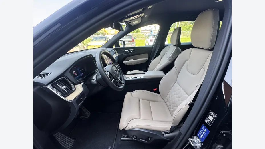 VOLVO XC60 XC60 B5 B AWD Plus Dark aut
