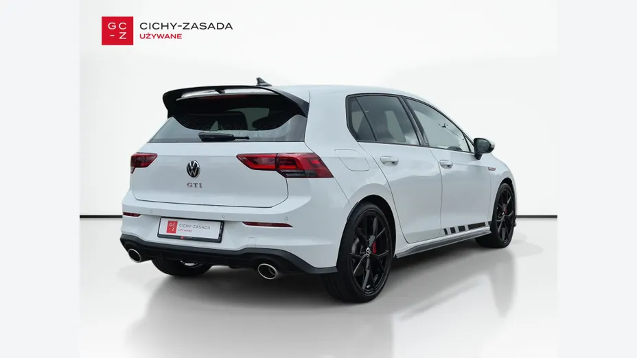 VOLKSWAGEN Golf -