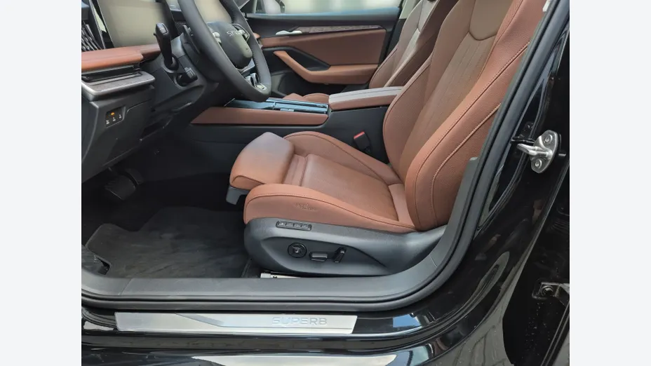 SKODA Superb -
