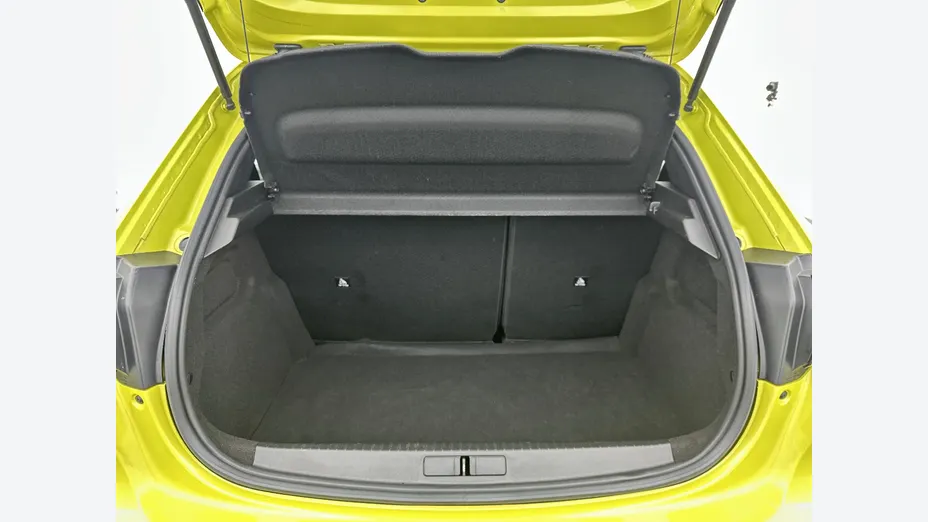 PEUGEOT 208 -