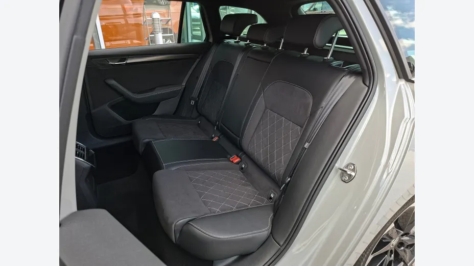 SKODA Superb Superb 2.0 TDI SCR 4x4 Sportline DSG