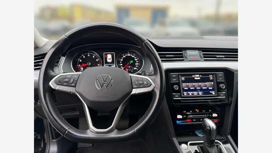 VOLKSWAGEN Passat -