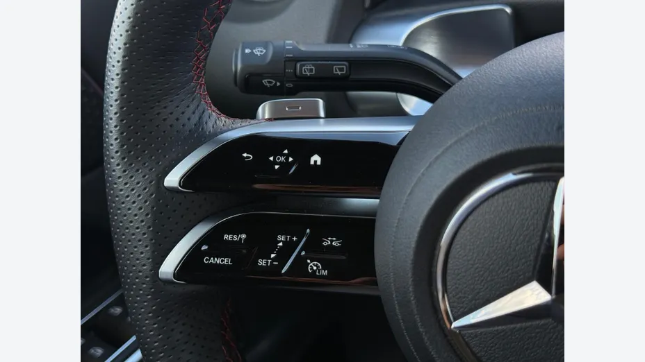 MERCEDES-BENZ GLB GLB 200 AMG Line 7G-DCT