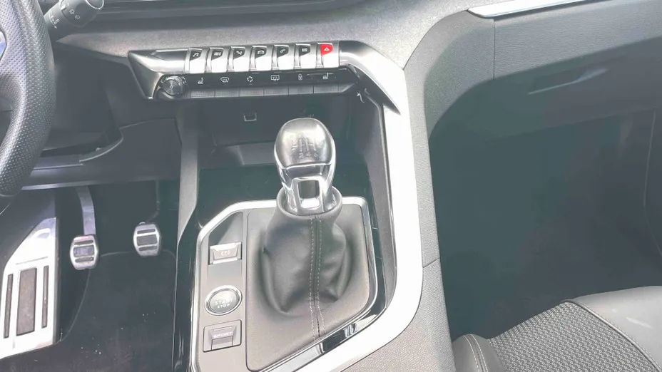 PEUGEOT 3008 -