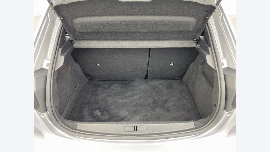 PEUGEOT 208 -