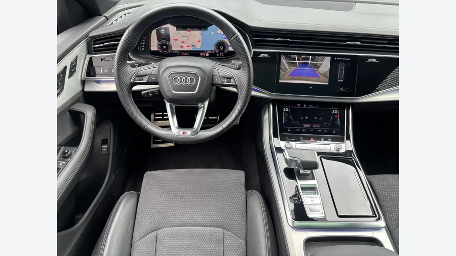 AUDI Q8 -