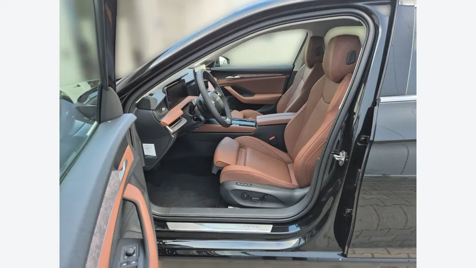 SKODA Superb -