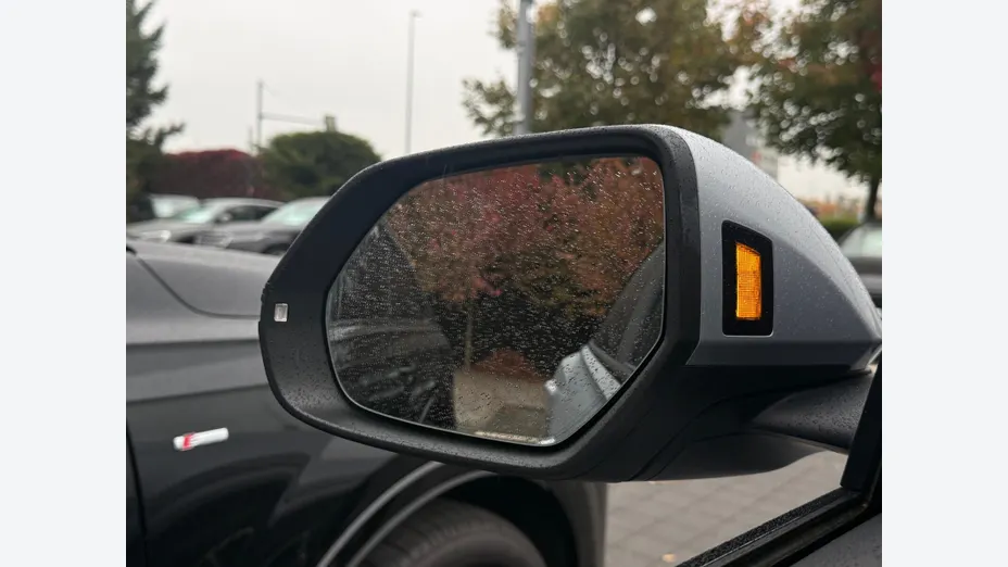 AUDI Q8 -