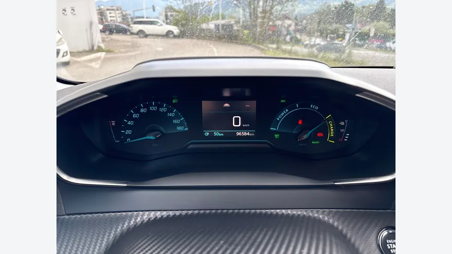PEUGEOT 208 -