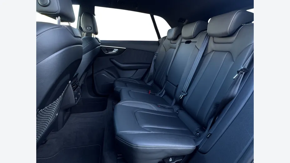 AUDI Q8 -