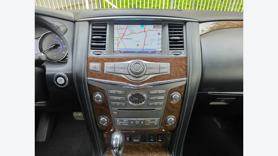 INFINITI QX80 -