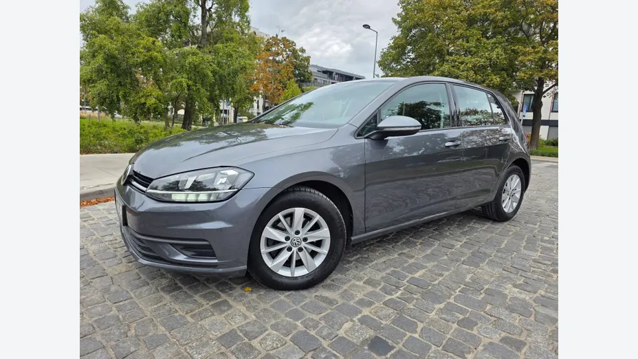 VOLKSWAGEN Golf -