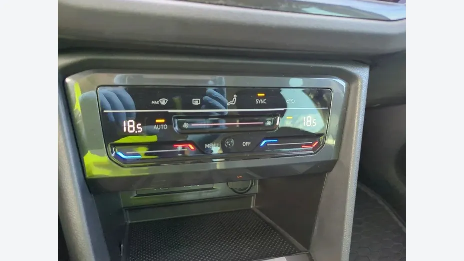 VOLKSWAGEN Tiguan -