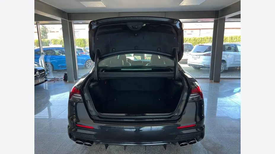 MASERATI Quattroporte -