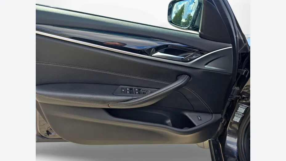 BMW Seria 5 520d xDrive Luxury Line sport-aut
