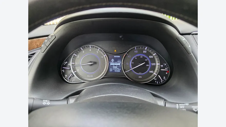 INFINITI QX80 -