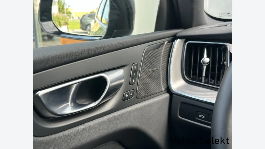 VOLVO XC60 XC60 T8 Plug-In Hybrid AWD Ultra Black Edition aut