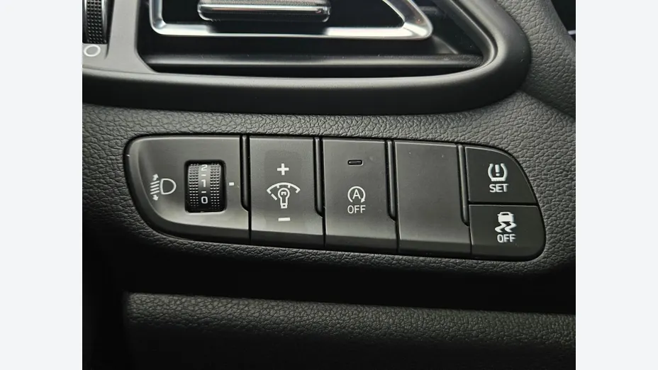 HYUNDAI i30 i30 1.5 T-GDI 48V Smart