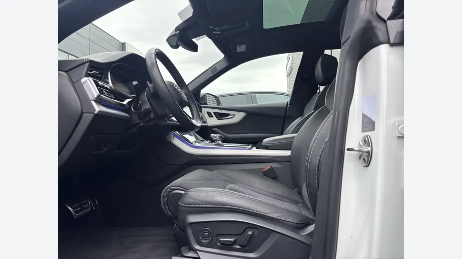 AUDI Q8 -