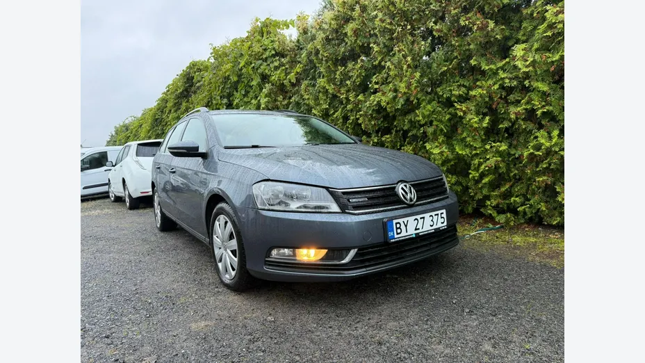 VOLKSWAGEN Passat -