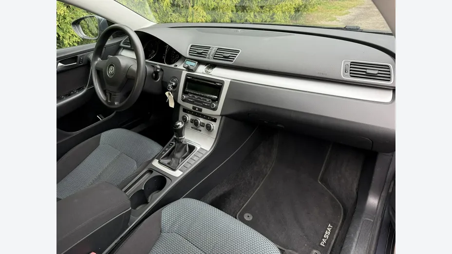 VOLKSWAGEN Passat -