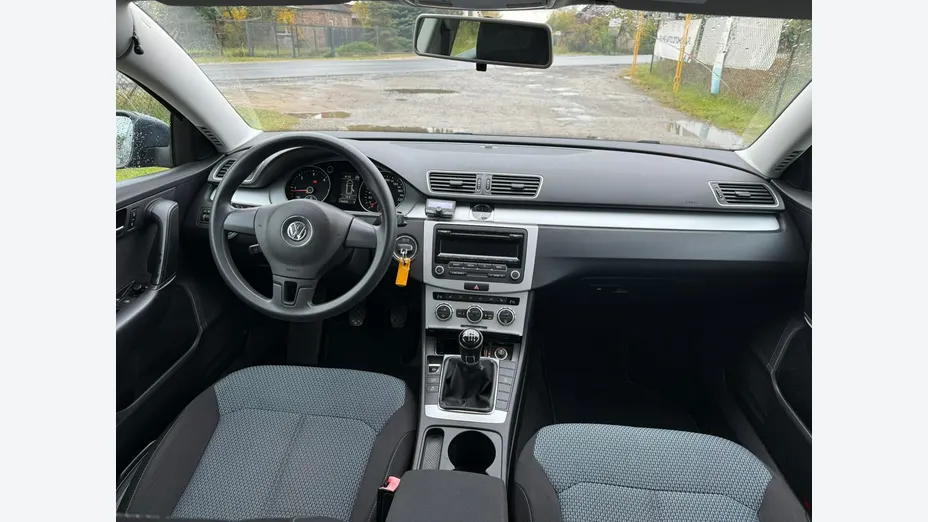 VOLKSWAGEN Passat -