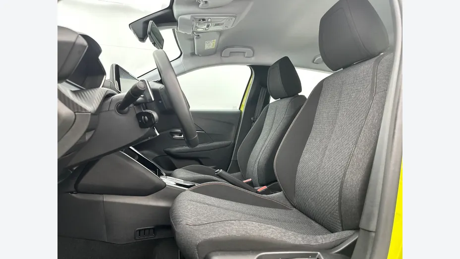 PEUGEOT 208 -