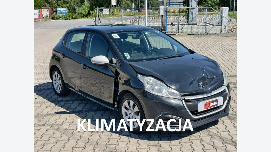PEUGEOT 208 -