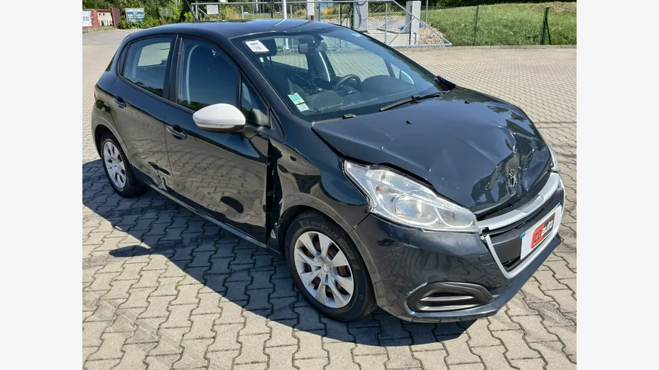 PEUGEOT 208 -