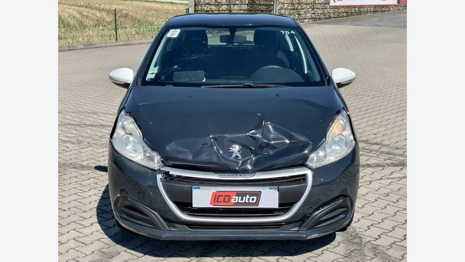 PEUGEOT 208 -