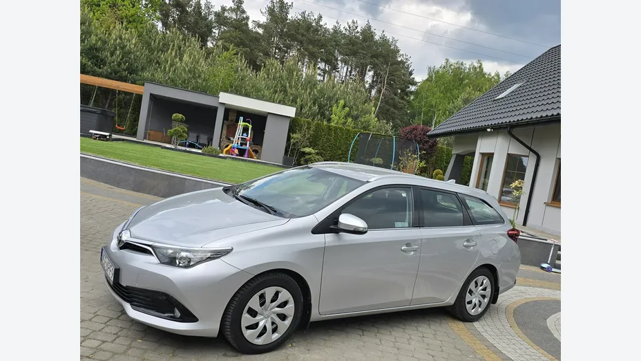 TOYOTA Auris -