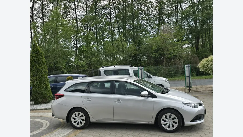 TOYOTA Auris -