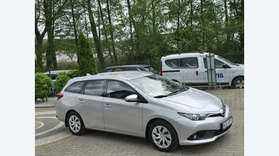 TOYOTA Auris -