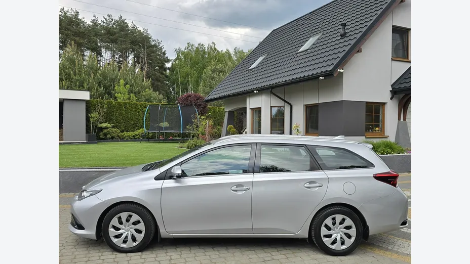 TOYOTA Auris -