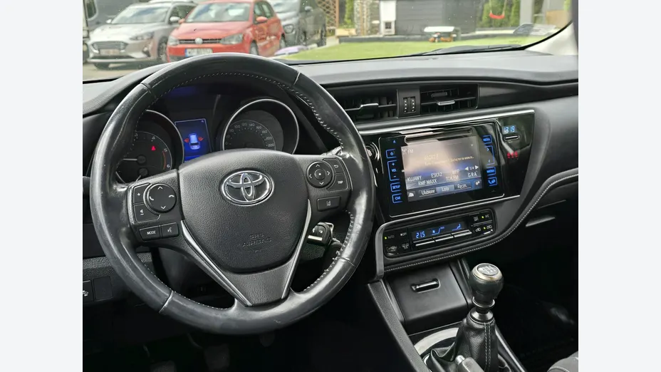 TOYOTA Auris -