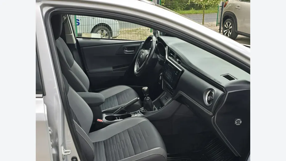 TOYOTA Auris -