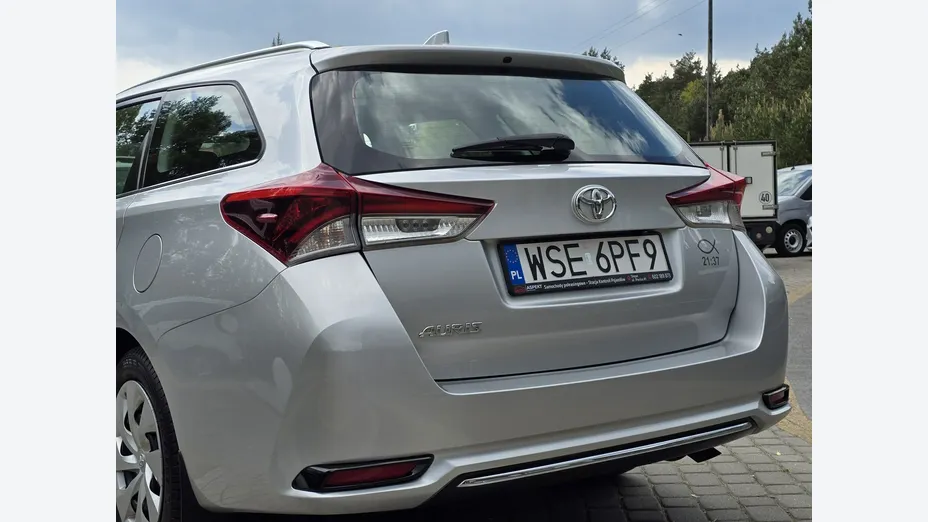 TOYOTA Auris -