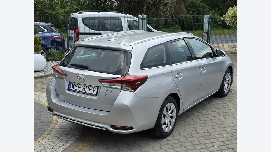 TOYOTA Auris -